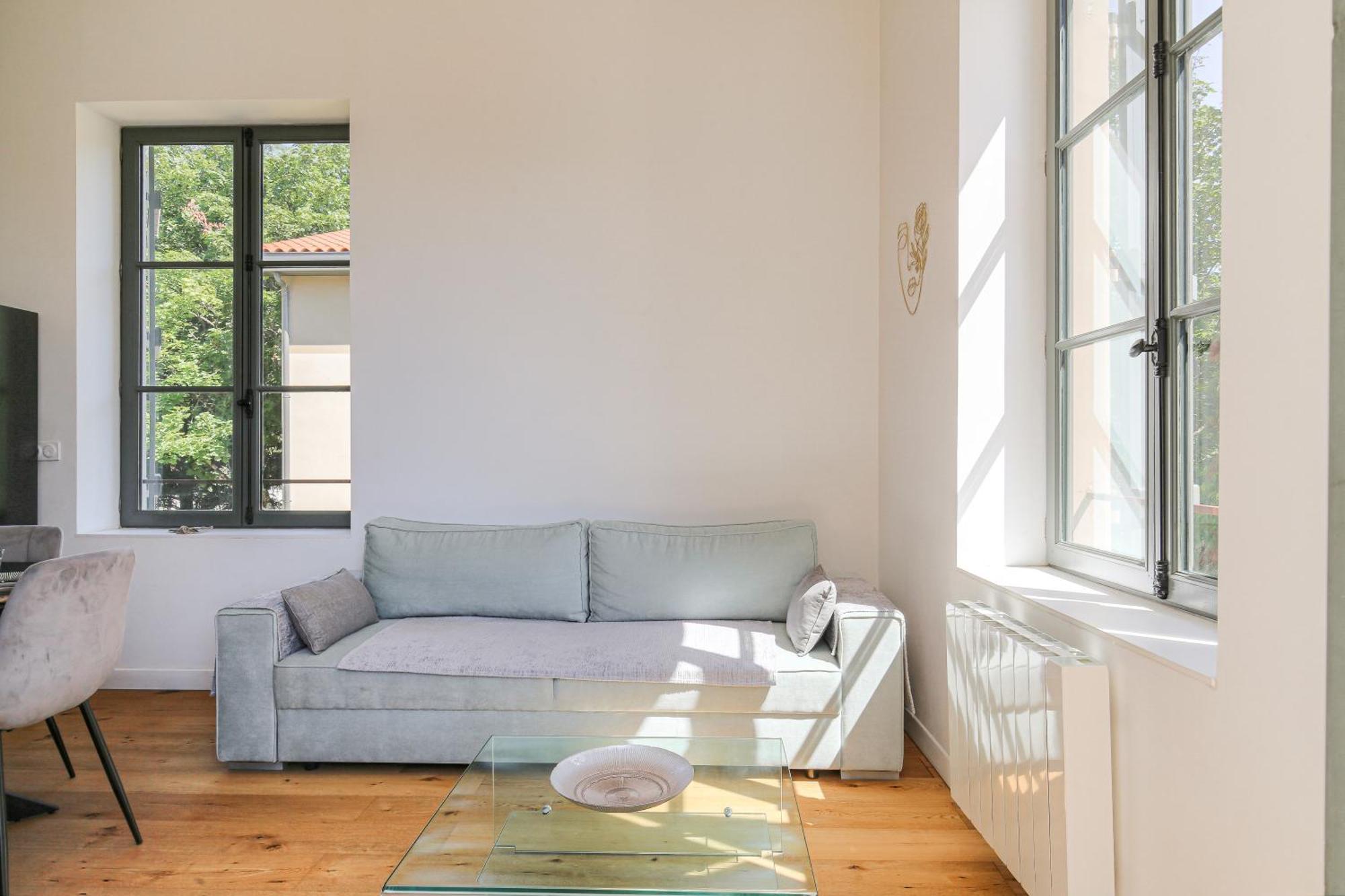 Chateau Ecully - Appartement 2 Chambres - Terrasse & Parking エクステリア 写真